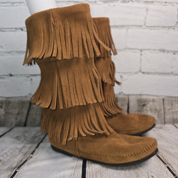 Minnetonka Fringe Moccasin Womens Suede Boots Size 8 EUC - Picture 1 of 9